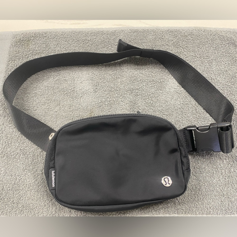 Lululemon Everywhere Belt Bag 1L